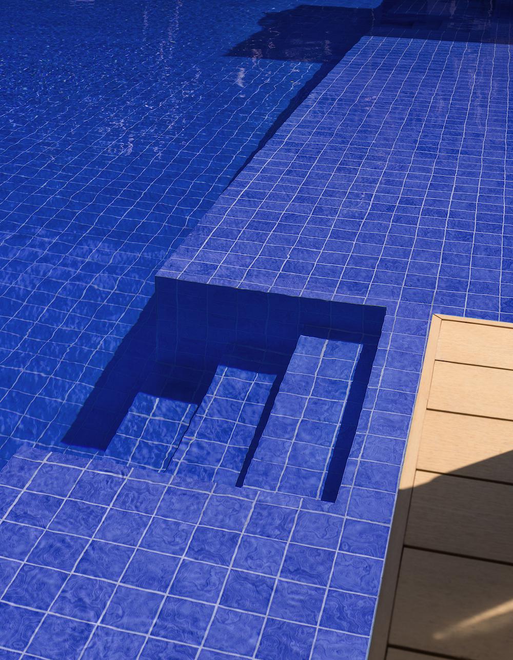 กระเบื้องสระว่ายนํ้า MT 4SR1-RESORT MARINE BLUE (SW) (P10) PM 2 กระเบื้องสระว่ายนํ้า MT 4SR1-RESORT MARINE BLUE (SW) (P10) PM - Image 2