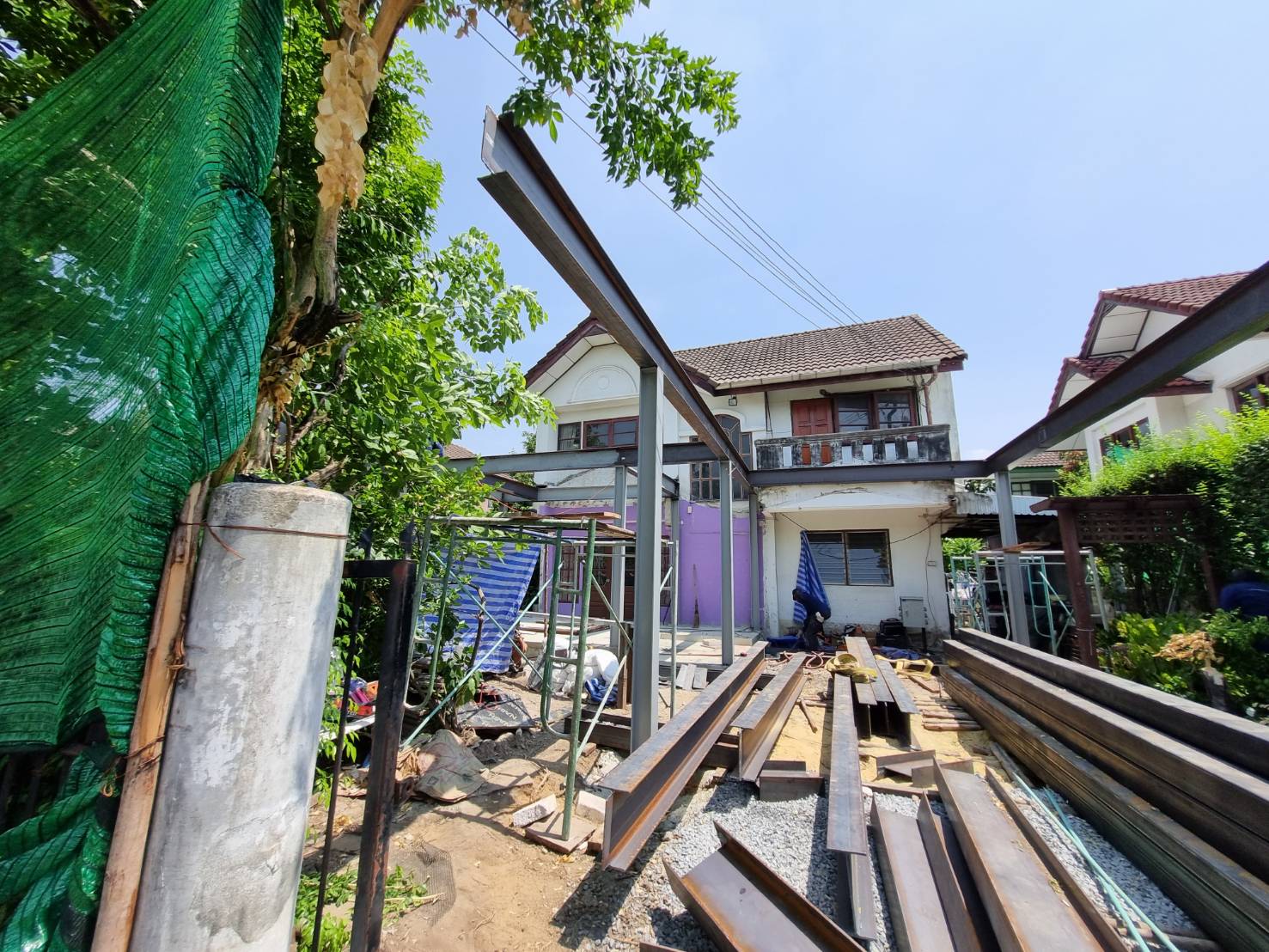 เทคนิค ต่อเติมโรงจอดรถหน้าบ้าน ให้แข็งแรง ไม่ทรุด ทำเพียงแค่ครั้งเดียวก็เอาอยู่