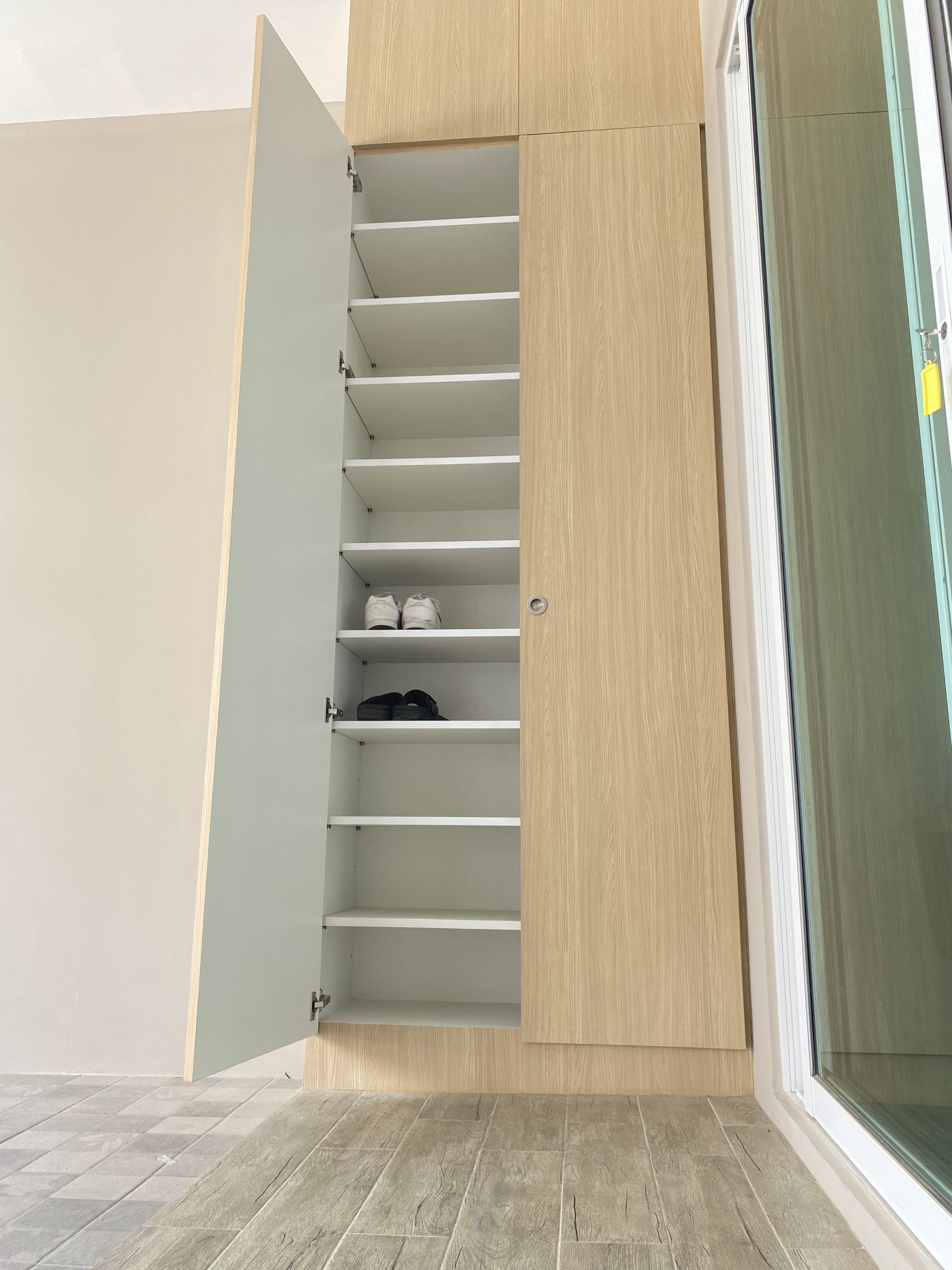 เฟอร์นิเจอร์ลอยตัว VS ตัวเฟอร์นิเจอร์บิ้วอิน แบบไหนดีกว่ากัน...มาดูกัน