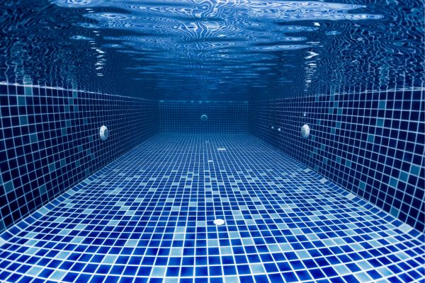 นิยมมี 2 ขนาด ได้แก่ขนาด 2x2 นิ้ว และกระเบื้องสระว่ายน้ำขนาด 4x4 นิ้ว